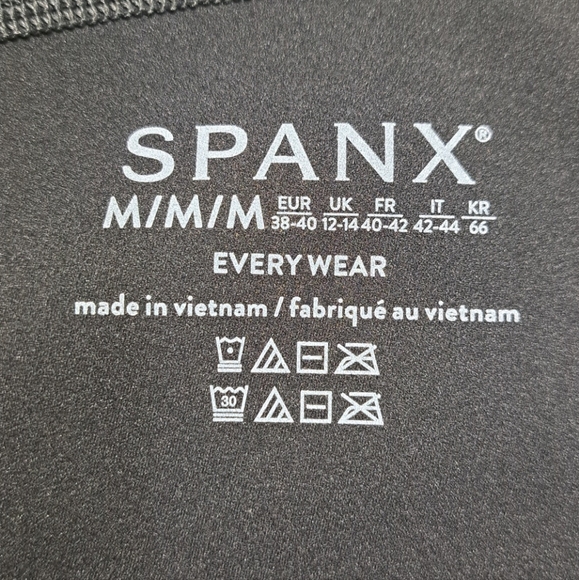 SPANX Women's Every Wear Bike Shorts With Small Pocket Very Black Size Medium - Picture 10 of 16